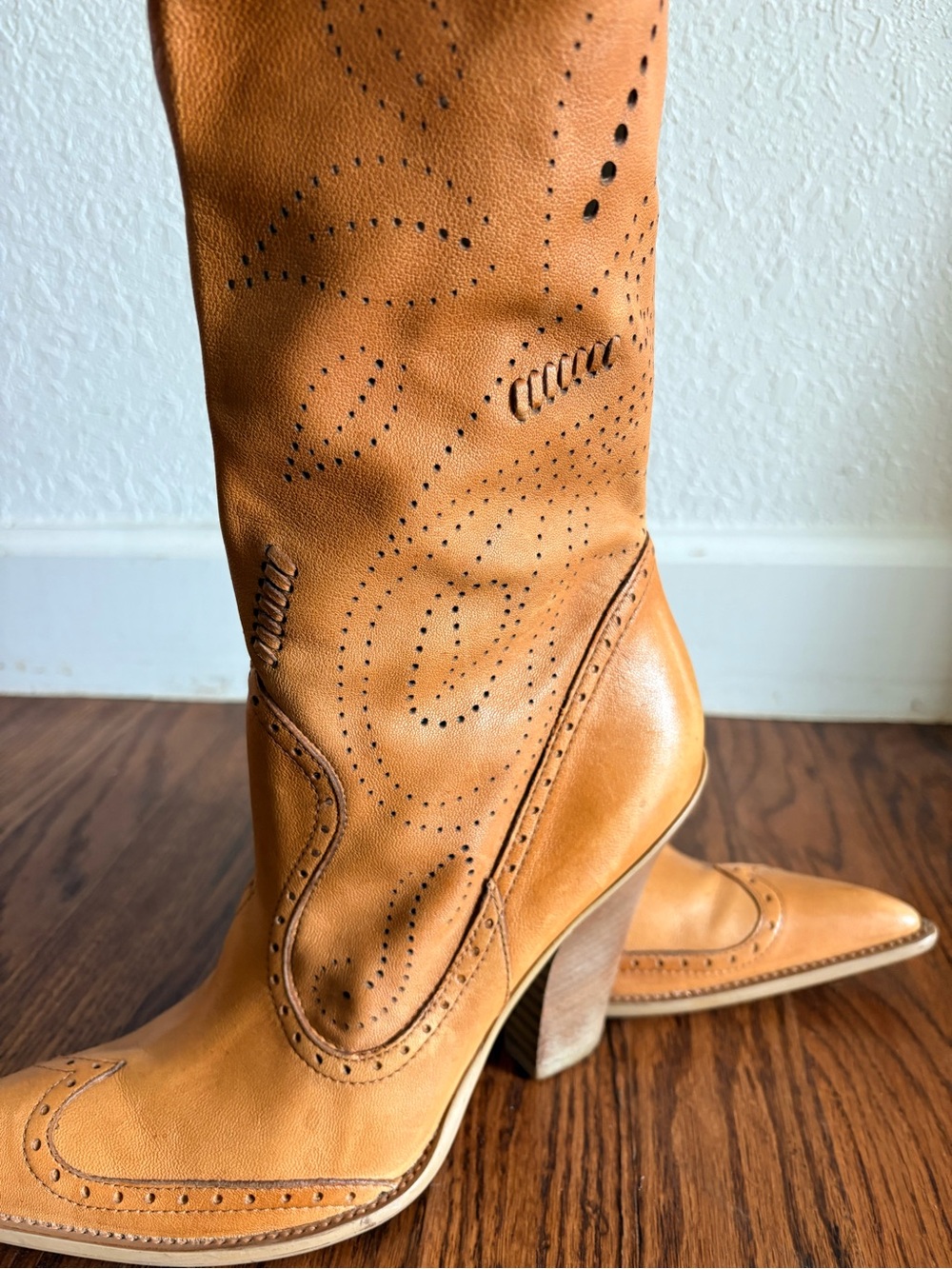 BCBG Niche Leather Western Heeled Perforated Boots Y2k Brown Tan Leather 7.5 - Picture 7 of 16